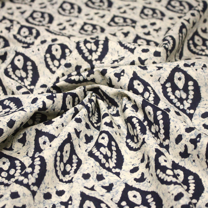 Tissu coton fin imprimé INDIENNES, motifs floraux BOOTA écrus & bleus - STANDARD 100 OEKO-TEX