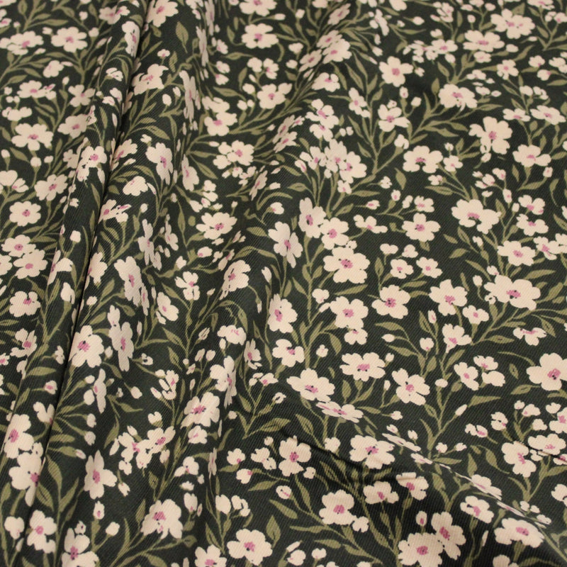 Tissu velours milleraies imprimé vert anglais aux fleurs écrues & fines feuilles - STANDARD 100 OEKO-TEX - TissusPapi.com