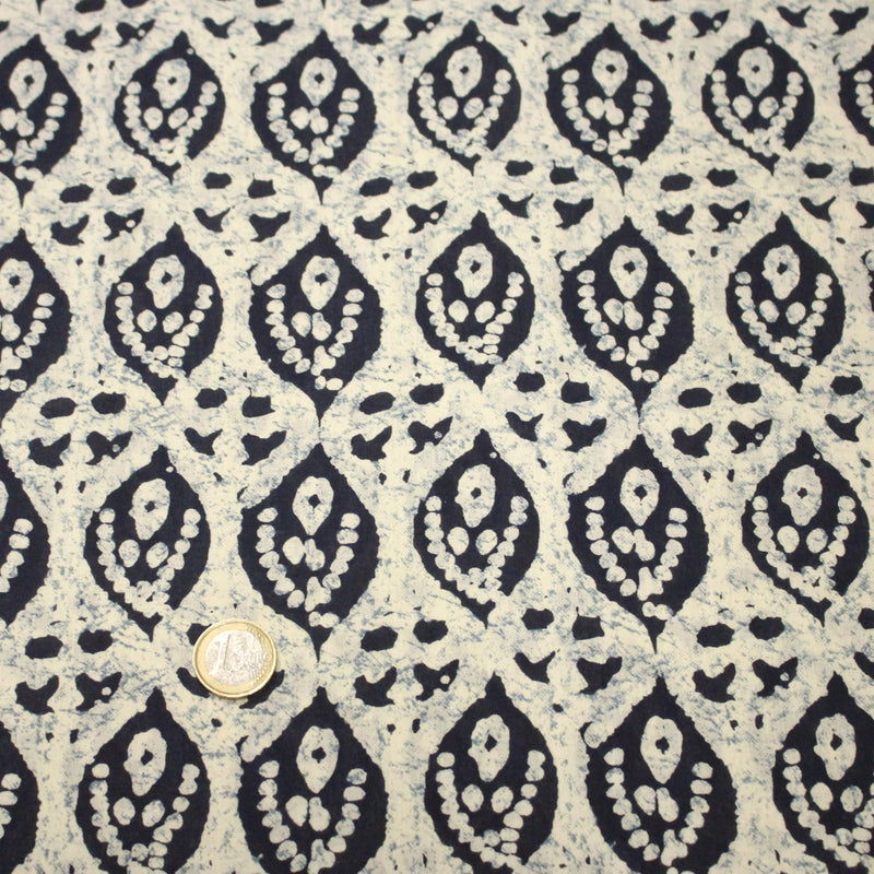 Tissu coton fin imprimé INDIENNES, motifs floraux BOOTA écrus & bleus - STANDARD 100 OEKO - TEX - TissusPapi.com