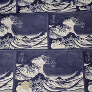 Tissu cotonnade motif japonais "La Grande Vague de Kanagawa" d'HOKUSAI, tons bleus & écrus - TissusPapi.com
