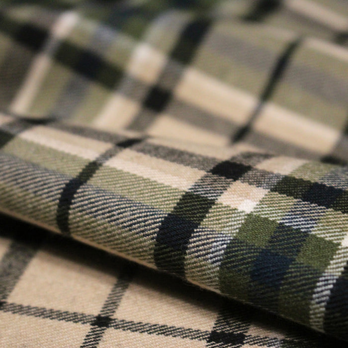 Tissu Tartan motif traditionnel crème noir vert bleu blanc