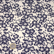Tissu cotonnade motif japonais HANA aux fleurs de cerisier : écru/bleu et bleu/écru - TissusPapi.com
