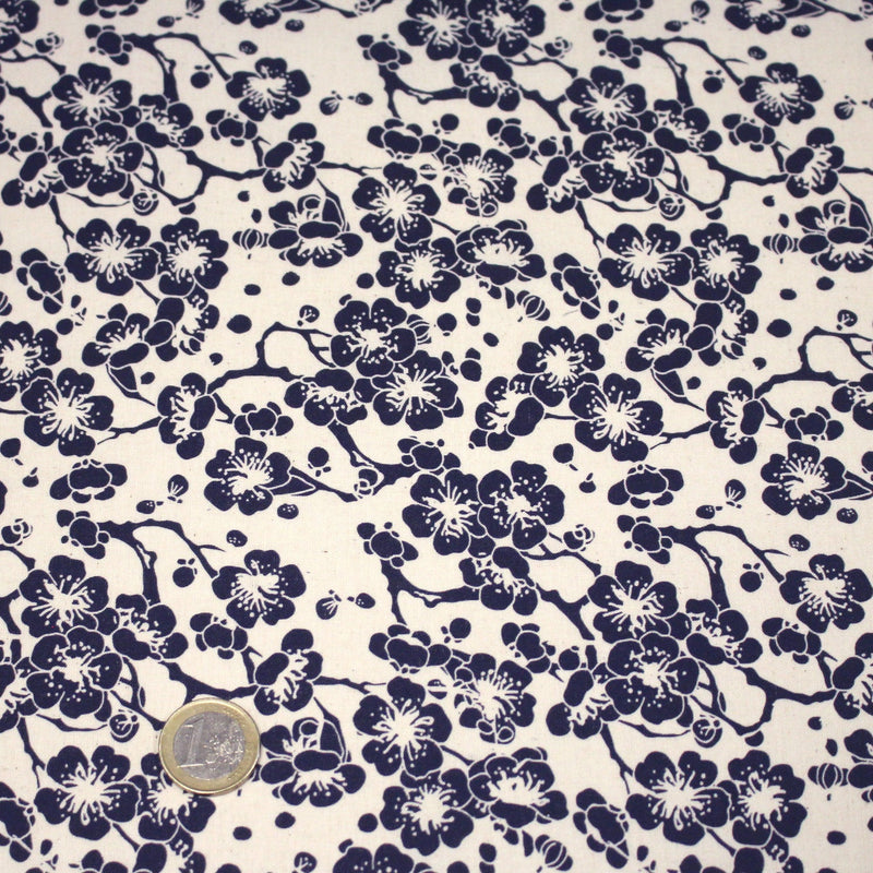 Tissu cotonnade motif japonais HANA aux fleurs de cerisier : écru/bleu et bleu/écru - TissusPapi.com