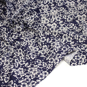 Tissu cotonnade motif japonais HANA aux fleurs de cerisier : écru/bleu et bleu/écru - TissusPapi.com