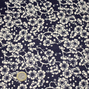 Tissu cotonnade motif japonais HANA aux fleurs de cerisier : écru/bleu et bleu/écru - TissusPapi.com