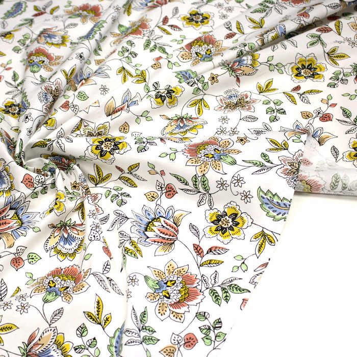 Tissu coton KALAMKARI aux fleurs indiennes multicolores sur fond blanc