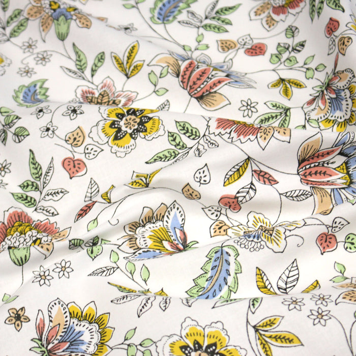 Tissu coton KALAMKARI aux fleurs indiennes multicolores sur fond blanc