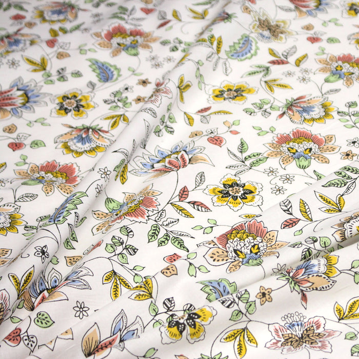 Tissu coton KALAMKARI aux fleurs indiennes multicolores sur fond blanc