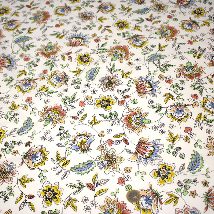 Tissu coton KALAMKARI aux fleurs indiennes multicolores sur fond blanc