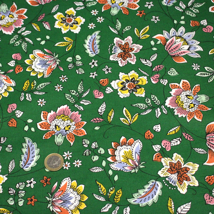 Tissu coton KALAMKARI aux fleurs indiennes multicolores sur fond vert prairie