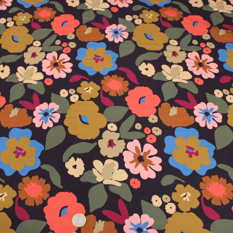 Tissu Viscose fluide fleurs graphiques rétro multicolores, fond noir – STANDARD 100 OEKO-TEX - TissusPapi.com