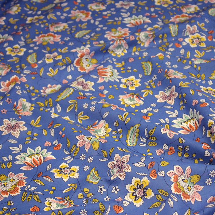 Tissu coton KALAMKARI aux fleurs indiennes multicolores sur fond bleu France