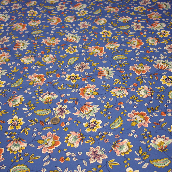 Tissu coton KALAMKARI aux fleurs indiennes multicolores sur fond bleu France