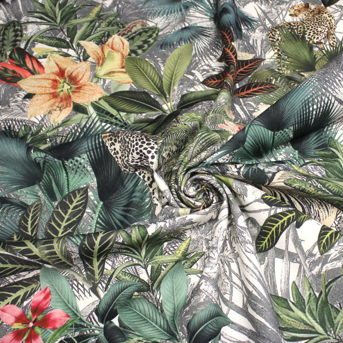 Tissu gabardine de coton LUXE imprimée motif forêt tropical luxuriante aux zèbres et léopards