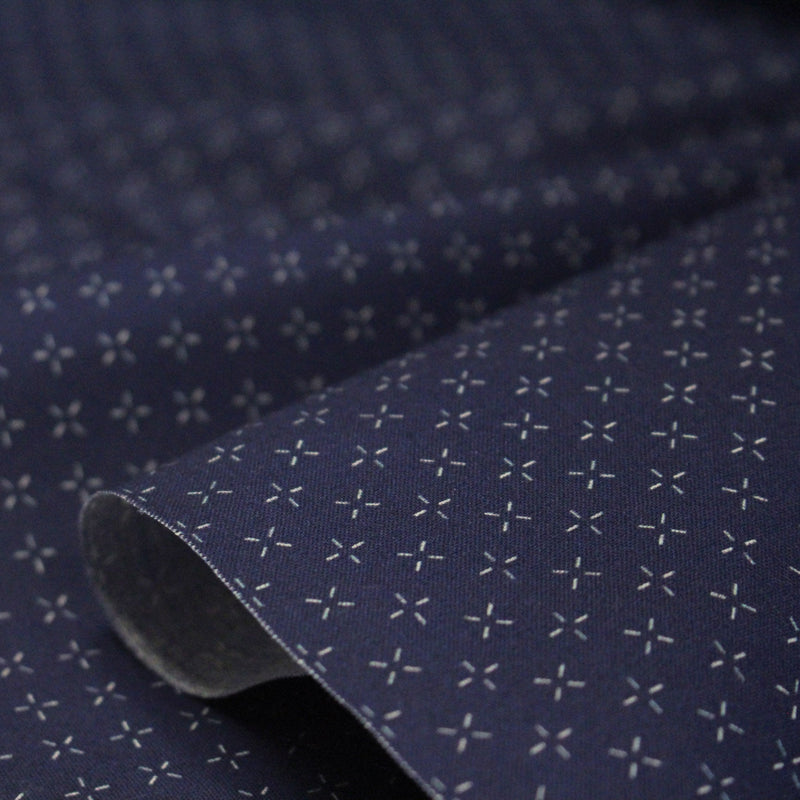 Tissu cotonnade motif japonais KA - KASURI aux croix écrus & fond bleu - TissusPapi.com