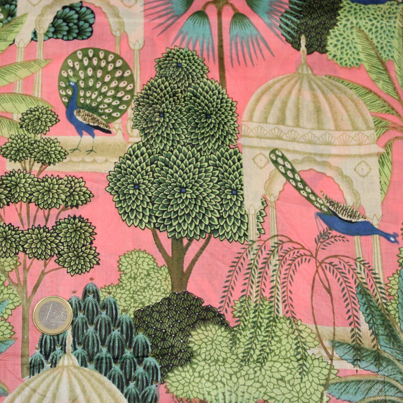 Tissu coton fin imprimé INDIENNES, rose, temples indiens, palmiers et paons, écru / vert / bleu