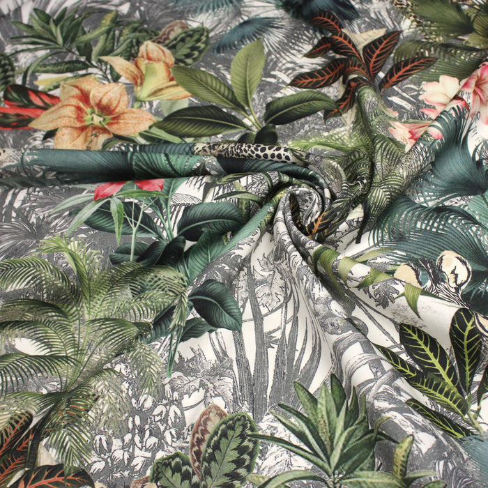 Tissu gabardine de coton LUXE imprimée motif forêt tropical luxuriante aux zèbres et léopards