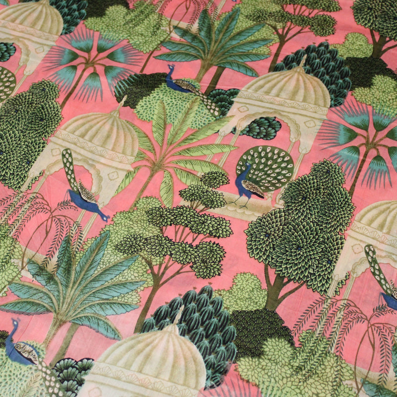 Tissu coton fin imprimé INDIENNES, rose, temples indiens, palmiers et paons, écru / vert / bleu