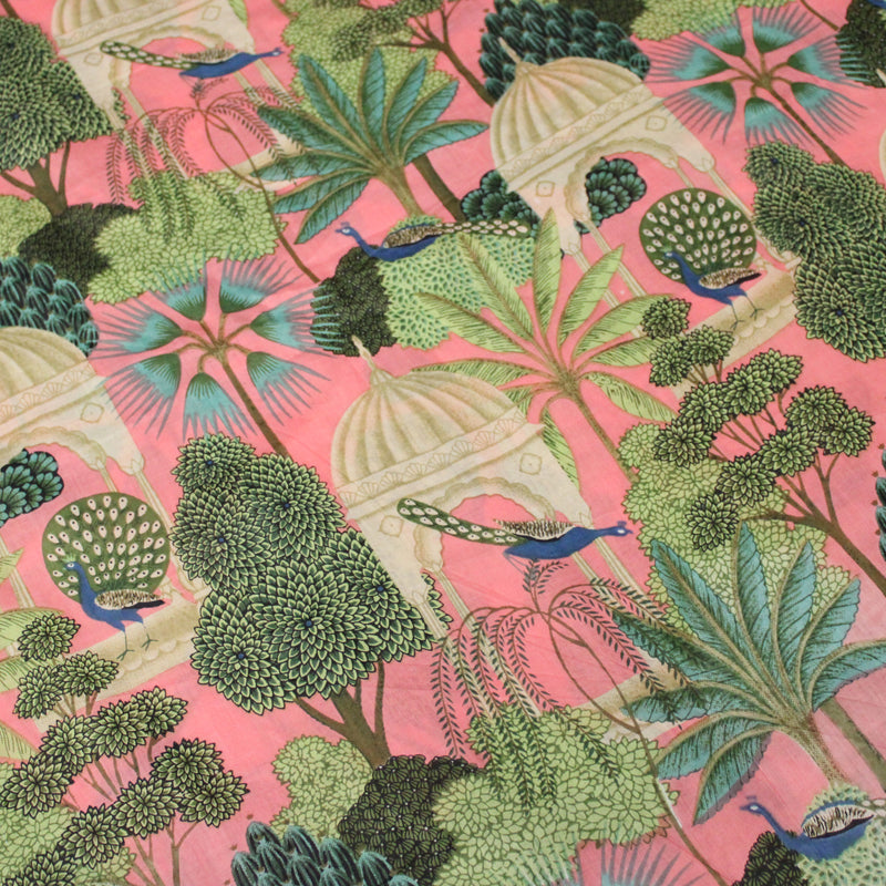 Tissu coton fin imprimé INDIENNES, rose, temples indiens, palmiers et paons, écru / vert / bleu