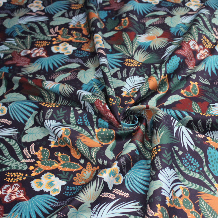 Tissu gabardine de coton LUXE imprimée motif tropical graphique, tons verts & bleus