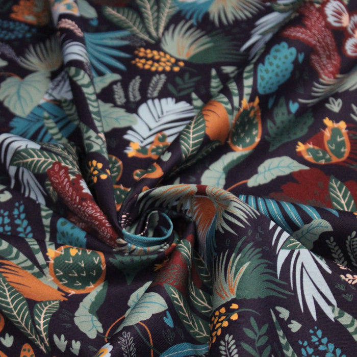 Tissu gabardine de coton LUXE imprimée motif tropical graphique, tons verts & bleus