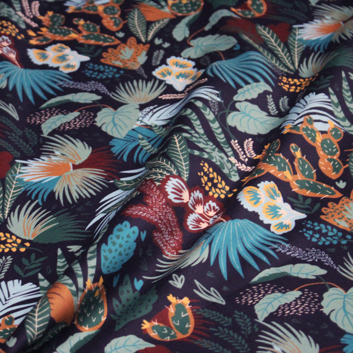 Tissu gabardine de coton LUXE imprimée motif tropical graphique, tons verts & bleus