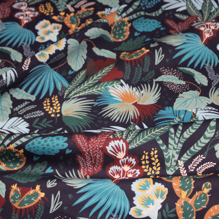 Tissu gabardine de coton LUXE imprimée motif tropical graphique, tons verts & bleus