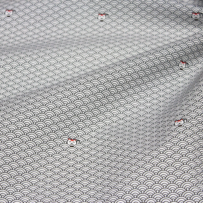 Tissu de coton motif japonais seigaiha et le petit chat maneki-neko, noir & blanc