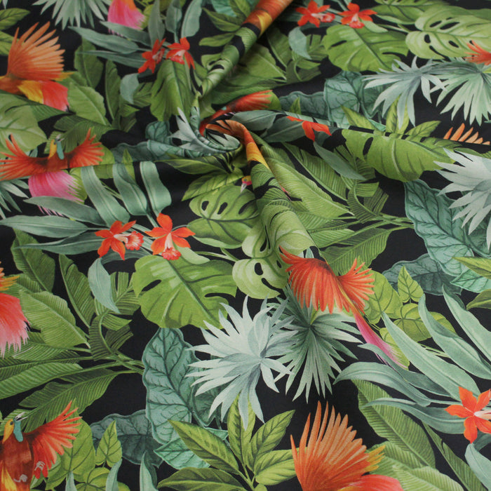 Tissu gabardine de coton LUXE imprimée motif de forêt tropical luxuriante aux perroquets et oiseaux, fond noir