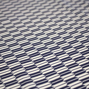 Tissu cotonnade motif japonais YAGASURI, flèches bleues & écrues - TissusPapi.com