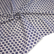 Tissu cotonnade motif japonais KIKKŌ HANABISHI, fleurs & hexagone, bleu & écru - TissusPapi.com