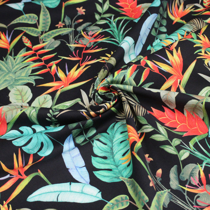 Tissu gabardine de coton LUXE imprimée motif de forêt tropical luxuriante multicolore, fond noir