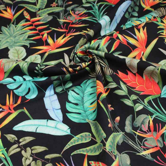 Tissu gabardine de coton LUXE imprimée motif de forêt tropical luxuriante multicolore, fond noir