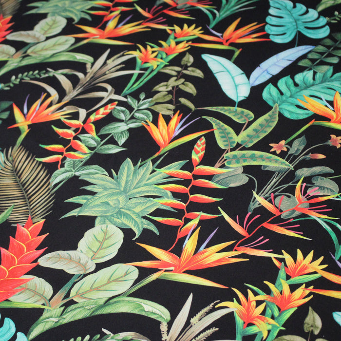 Tissu gabardine de coton LUXE imprimée motif de forêt tropical luxuriante multicolore, fond noir