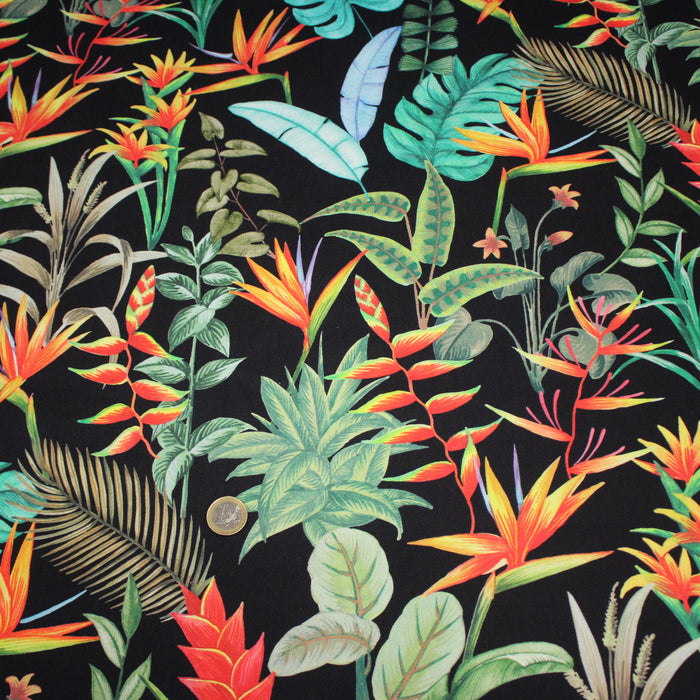 Tissu gabardine de coton LUXE imprimée motif de forêt tropical luxuriante multicolore, fond noir