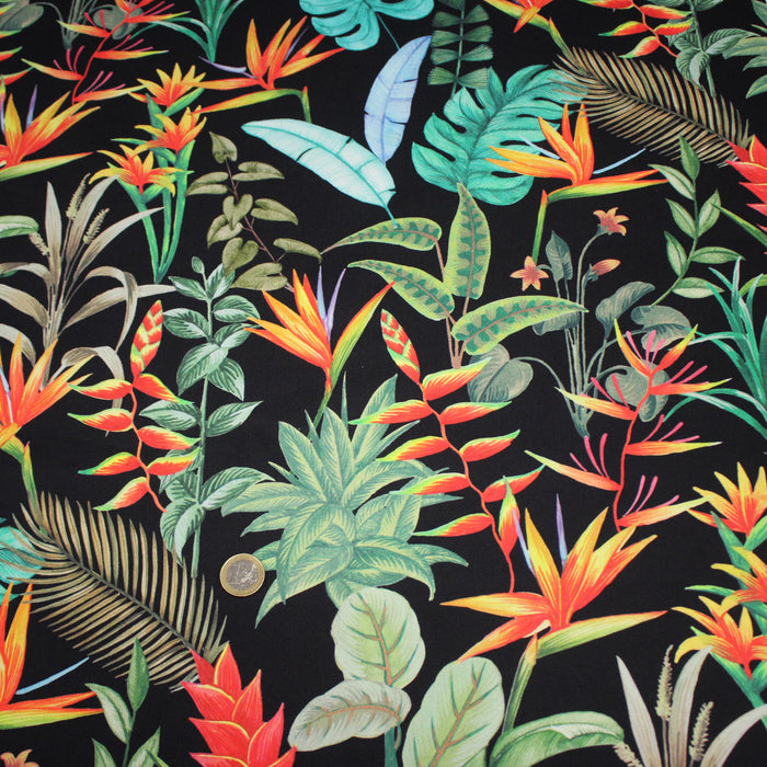 Tissu gabardine de coton LUXE imprimée motif de forêt tropical luxuriante multicolore, fond noir