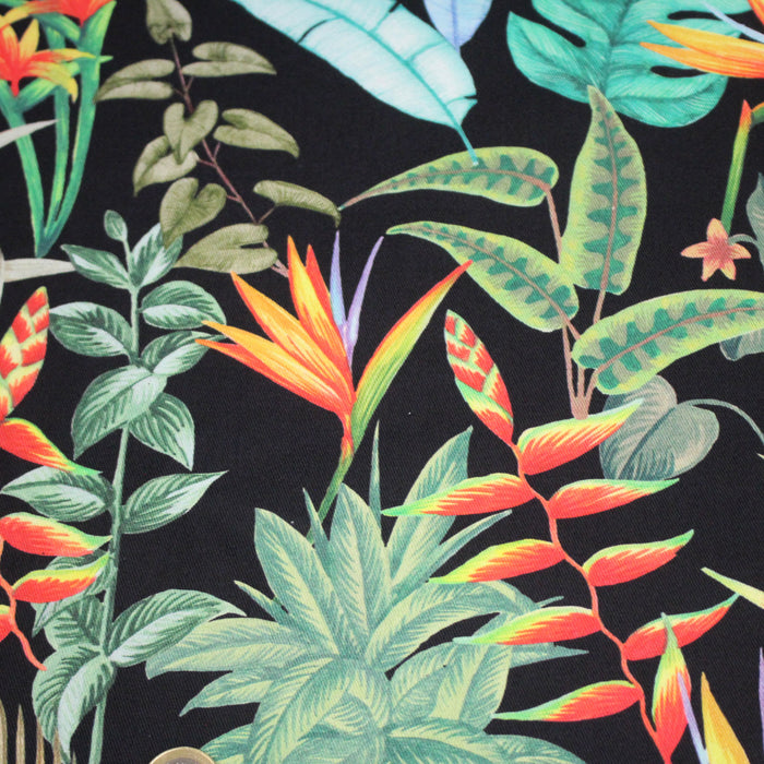 Tissu gabardine de coton LUXE imprimée motif de forêt tropical luxuriante multicolore, fond noir