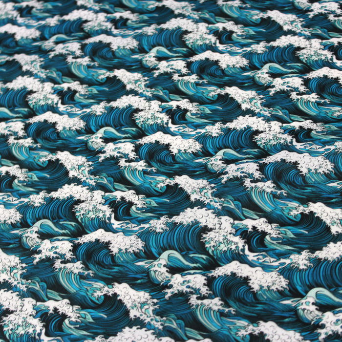 Tissu cotonnade motif japonais de la vague Kanagawa d’Hokusai, tons vert canard & blancs