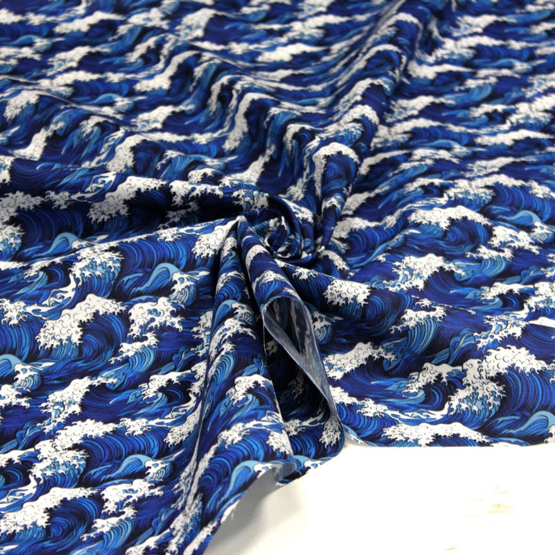 Tissu cotonnade motif japonais de la vague Kanagawa d’Hokusai, tons bleus & blancs - OEKO - TEX - TissusPapi.com