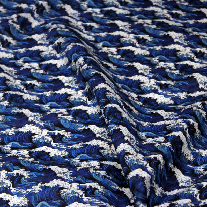 Tissu cotonnade motif japonais de la vague Kanagawa d’Hokusai, tons bleus & blancs - OEKO - TEX - TissusPapi.com