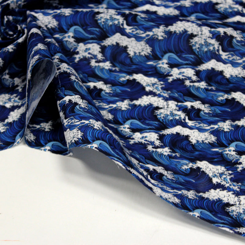 Tissu cotonnade motif japonais de la vague Kanagawa d’Hokusai, tons bleus & blancs - OEKO - TEX - TissusPapi.com