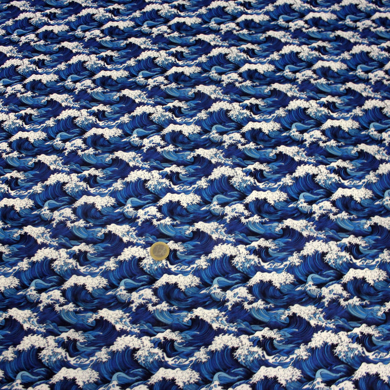 Tissu cotonnade motif japonais de la vague Kanagawa d’Hokusai, tons bleus & blancs - OEKO - TEX - TissusPapi.com