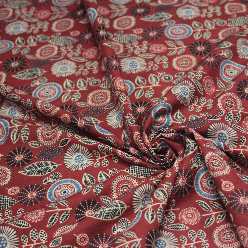 Tissu coton fin imprimé INDIENNES, rouge fleurs & feuilles bleues, noires, écrues - STANDARD 100 OEKO - TEX - TissusPapi.com