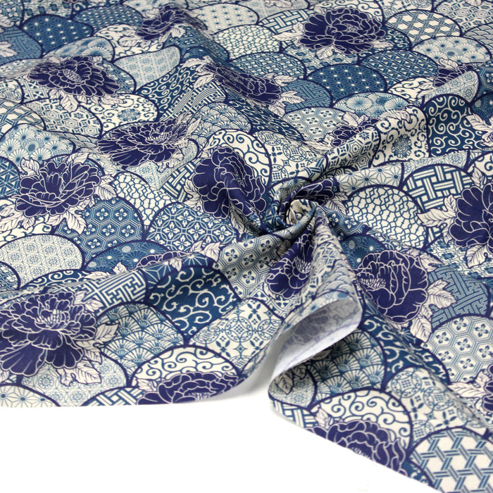 Tissu cotonnade GIMZA aux motifs japonais floraux & géométriques traditionnels, tons bleus