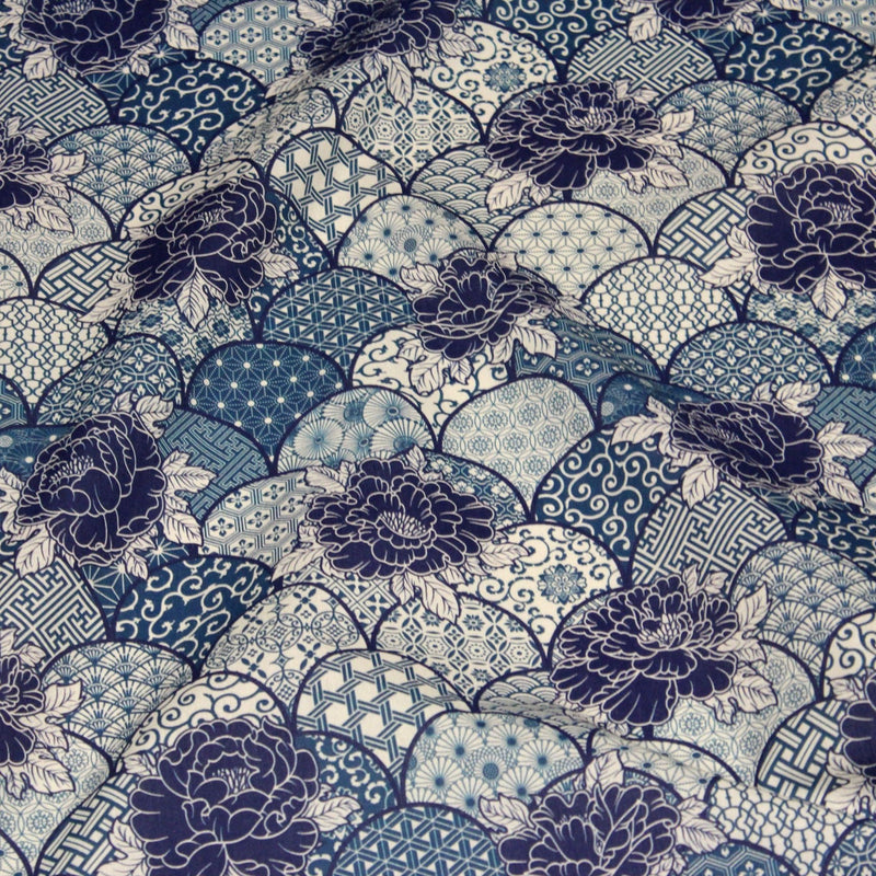 Tissu cotonnade GIMZA aux motifs japonais floraux & géométriques traditionnels, tons bleus - OEKO - TEX - TissusPapi.com