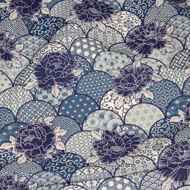 Tissu cotonnade GIMZA aux motifs japonais floraux & géométriques traditionnels, tons bleus - OEKO - TEX - TissusPapi.com