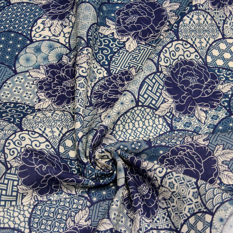 Tissu cotonnade GIMZA aux motifs japonais floraux & géométriques traditionnels, tons bleus - OEKO - TEX - TissusPapi.com
