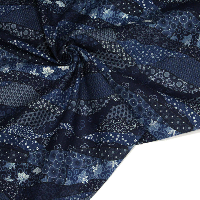 Tissu cotonnade SHIBUYA bleu faux-uni, aux motifs japonais, fleurs et pois