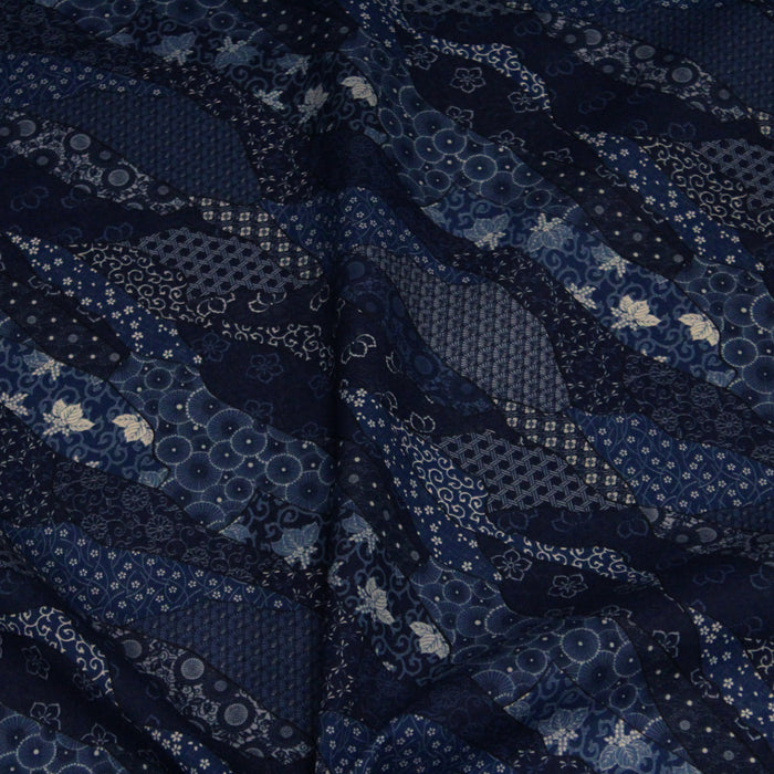 Tissu cotonnade SHIBUYA bleu faux-uni, aux motifs japonais, fleurs et pois
