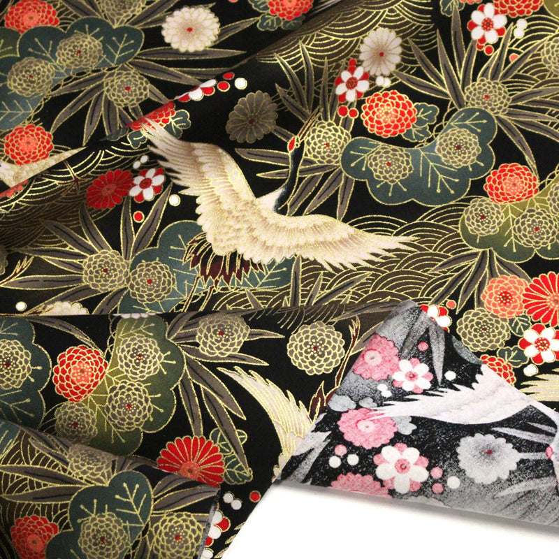 Tissu coton motif japonais TSURU aux grues dorées, chrysanthèmes & Seigaiha, fond noir - COLLECTION JAPON DORÉ - TissusPapi.com